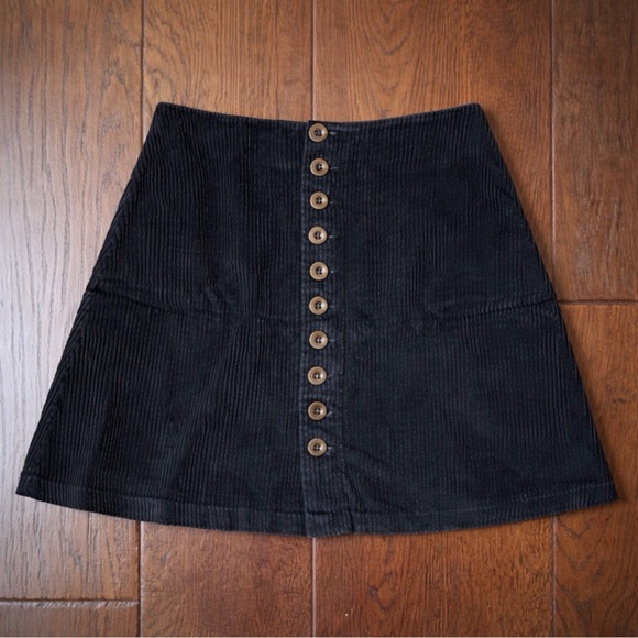 100% Cotton Skirt Express Black Corduroy Button-Front Mini Skirt โ Size 5/6 - Picture 2 of 5